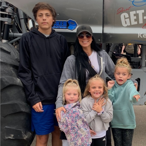 Meet your Posher, Brianna - Picture 3 of 3